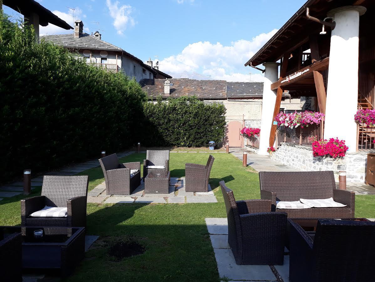 Les Plaisirs D'Antan Hotel Jovencan Kültér fotó